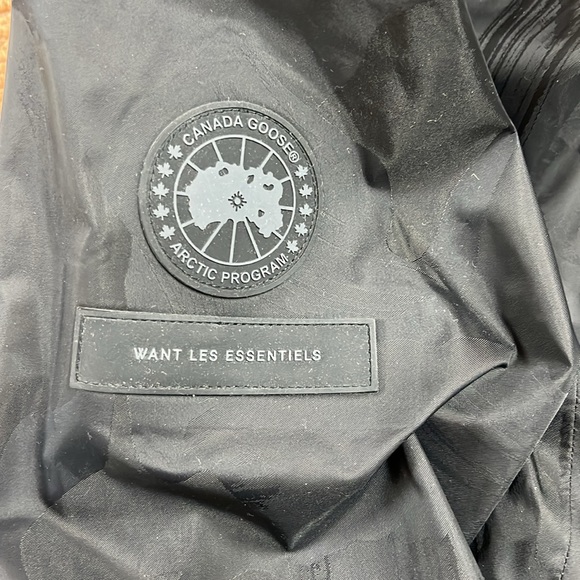 New CANADA GOOSE BLACK LABEL “want les essentials” Packable rain coat size S - Picture 12 of 16